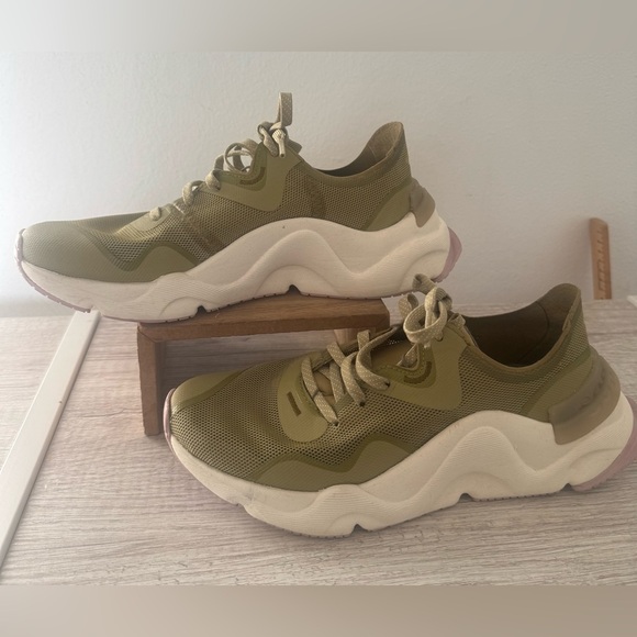Sorel Kinetic RNEGD Float Shoes Olive Mauve Sporty Comfy Stylish Size 7 - Picture 1 of 9